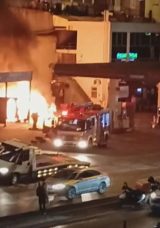 Benzinlikte Korkutan Olay! Elektrikli Ara&ccedil; Alevlere Teslim Oldu
