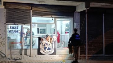 Berber D&uuml;kkanında Silahlı &Ccedil;atışma: 3'&uuml; Ağır 7 Yaralı