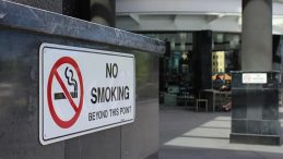 Berlin’de Yeni Düzenleme: Sigarayı Yere Atanlara Ağır Ceza