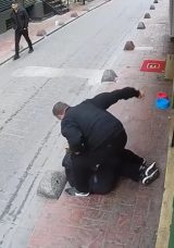 Beyoğlu'nda Tuhaf Kavga: &Ccedil;evredeki Vurdumduymazlık Dikkat &Ccedil;ekti
