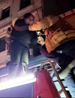 Binanın Bodrum Katında Elektrik Tesisatından Çıkan Yangında 4 Kişi Mahsur Kaldı