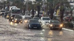 Bodrum sağanak yağışa teslim! Cadde ve sokaklar g&ouml;le d&ouml;nd&uuml;