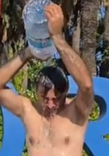 Bodrum'da Şaşırtıcı Eylem! Susuzluktan Etkilenen Vatandaş, Belediye &Ouml;n&uuml;nde Duş Aldı