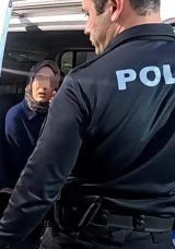 Boşanma S&uuml;recinde İğren&ccedil; Olay! Ara&ccedil; Camını Yumrukla Kırdı: Gen&ccedil; Kadın KADES ile Kurtuldu