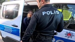 Boşanma Sürecinde İğrenç Olay! Araç Camını Yumrukla Kırdı: Genç Kadın KADES ile Kurtuldu