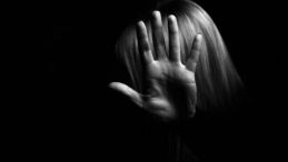 Boşanma Sürecindeki Eşinin Aracına Saldırdı: Şok Geçiren Kadın KADES Uygulamasıyla Yardım İstedi!