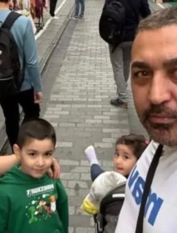 Böcek Ailesinin Almanya'daki Evlerinin Önü Oyuncakla Doldu: "Sizi Asla Unutmayacağız"