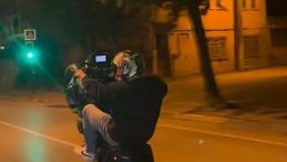 Bursa'da Tek Teker &Uuml;zerinde Tehlikeli Yolculuk: Trafik Magandası Kamerada!