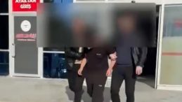 Canlı Yayında Şok Edici Olay! Kur'an ve T&uuml;rk Bayrağına Saldırı