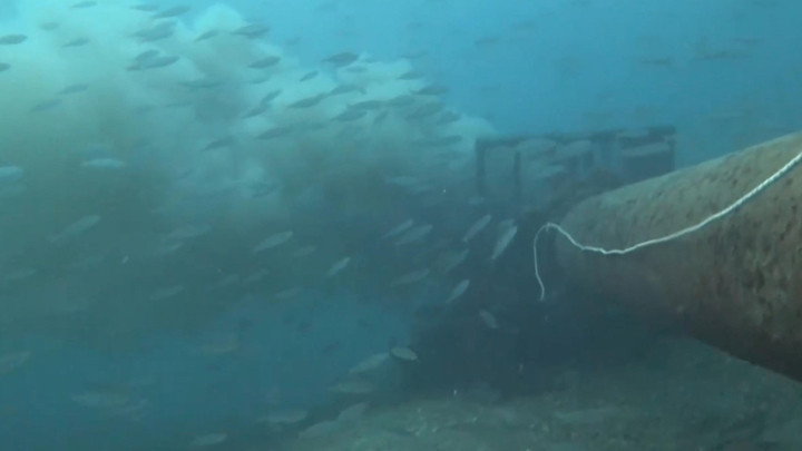 &Ccedil;anakkale Boğazı'nda Denize D&ouml;k&uuml;len Kirli Su G&ouml;r&uuml;nt&uuml;lendi