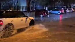 &Ccedil;anakkale'de Sağanak Yağış Hayatı Olumsuz Etkiledi