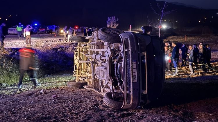 İş&ccedil;i Servisi Kaza Yaptı: 2 Kişi Hayatını Kaybetti, 7 Yaralı
