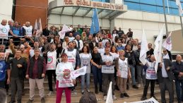 Çiğli’de Gerginlik Devam Ediyor: Memurlar İş Bıraktı