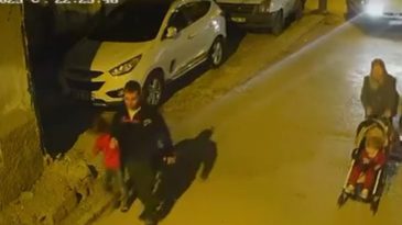 &Ccedil;ocuğun Kafasını Otomobile &Ccedil;arptı, Sonra Yere Fırlattı