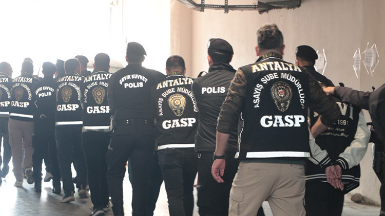 &Ccedil;ok Sayıda Mağdur Var: Sosyal Medyada Oynanan Tehlikeli Oyun