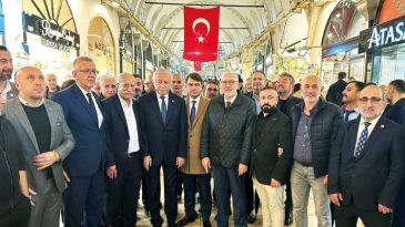 Celal Adan Kapalı&ccedil;arşı Esnafı ile Bir Araya Gelerek Ter&ouml;rs&uuml;z T&uuml;rkiye'yi Anlattı