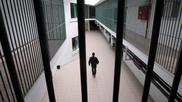 Cezaevinde 76 H&uuml;k&uuml;ml&uuml; Yemekten Zehirlendi