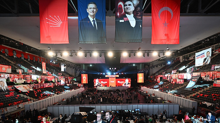 CHP 39. Olağan Kurultayı &Uuml;&ccedil;&uuml;nc&uuml; G&uuml;ne Ge&ccedil;ti