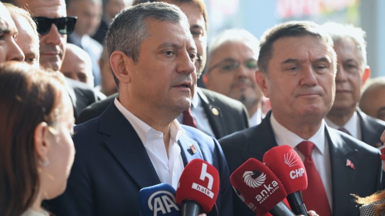 CHP Genel Başkanı Özel: Belediye başkanlarımızın sonuna kadar arkasındayız