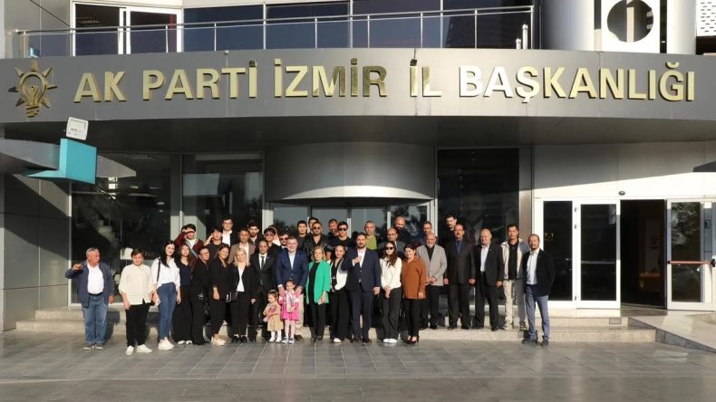 CHP'den İstifa Edenler AK Parti'ye Katıldı