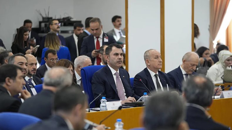 CHP'li Gürsel Erol'dan Bakan Kurum'a Övgü Dolu Sözler: Bir Başarı Hikayesi Olarak Görüyorum