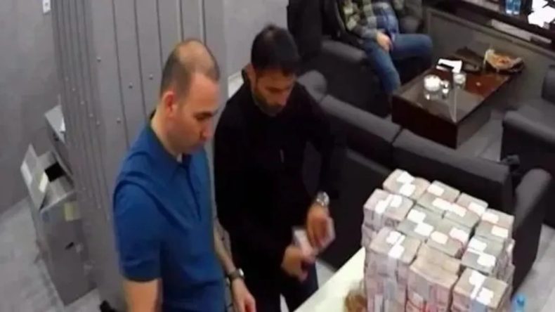 CHP'nin 'Para Kuleleri Davası' Ertelendi