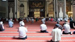 Cuma Namazı Saat Ka&ccedil;ta Kılınacak? 7 Kasım 2025 Ezan Vakitleri ile Ankara, İzmir, Bursa, İstanbul Cuma Namazı Saati