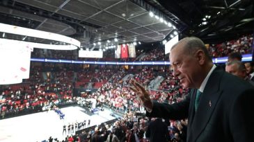 Cumhurbaşkanı Erdoğan, T&uuml;rkiye-Bosna Hersek ma&ccedil;ını izledi