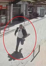 Daha &ouml;nce ablasını ka&ccedil;ıran kuzenini &ccedil;ıkan tartışmada katletmişti: Baba ve oğul hakim karşısına &ccedil;ıktı!