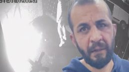 Dayak Yiyen Kadını Kurtardı, Dükkan Yakıldı