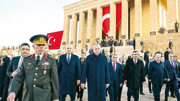 Devletin zirvesi Ata&rsquo;nın huzurunda