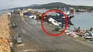 Didim'de Kamyonetin Denize D&uuml;şme Anları Kamuoyu İle Paylaşıldı