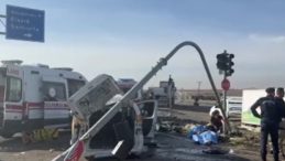 Diyarbakır'da Feci Kaza: Ölü ve Yaralılar Var! Tır Çarptığı İki Aracı Metrelerce Sürüklemiş