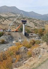 Diyarbakır'da Viyad&uuml;k İnşaatında &Ccedil;&ouml;ken İskelenin Ardından Yaralılar Bulundu