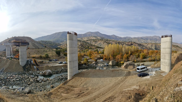 Diyarbakır'da Viyad&uuml;k İnşaatında Facia: 4 İş&ccedil;i Hayatını Kaybetti!