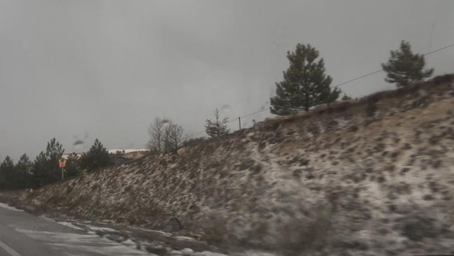 Dolu Yağışı Her Yeri Beyaza Bürüdü! 'Yollar Kar Gibi Dolu Kaplandı'