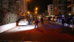 D&uuml;ğ&uuml;n Nedeniyle Park Yeri Bulamadı: Rastgele Ateş A&ccedil;tı, 7 Kişiyi Yaraladı!