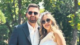 D&uuml;ğ&uuml;ndeki Takılarını Dolandırıcıya Kaptırdılar