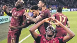 Düşler Sahnesi'nde Maskeli Balo