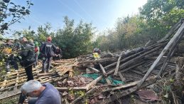 D&uuml;zce'de Bah&ccedil;esindeki Ahşap Yapının Altında Kalan Yaşlı Adam Hayatını Kaybetti!