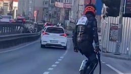 E5'te İlgin&ccedil; Scooter Macerası