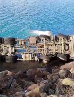 Elazığ'da Şok Edici Kaza: Beton Mikseri Göle Düştü! 1 Yaralı