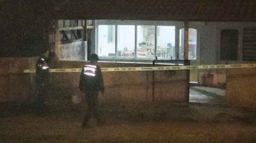 Emekli Polis Kahvehaneye Saldırdı: İki &Ouml;l&uuml;, İki Yaralı