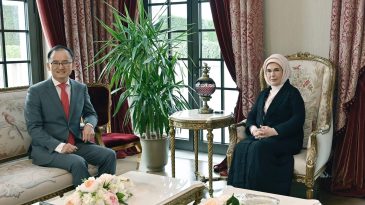 Emine Erdoğan, &Ccedil;in'in Ankara B&uuml;y&uuml;kel&ccedil;isi ile G&ouml;r&uuml;şt&uuml;