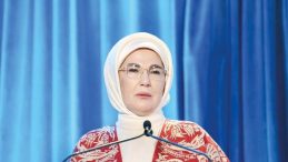 Emine Erdoğan: &Ccedil;ocuk Hakları Şartlara Bağlanamaz