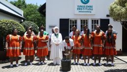 Emine Erdoğan, G&uuml;ney Afrika'da Yunus Emre Enstit&uuml;s&uuml;n&uuml; Ziyaret Etti