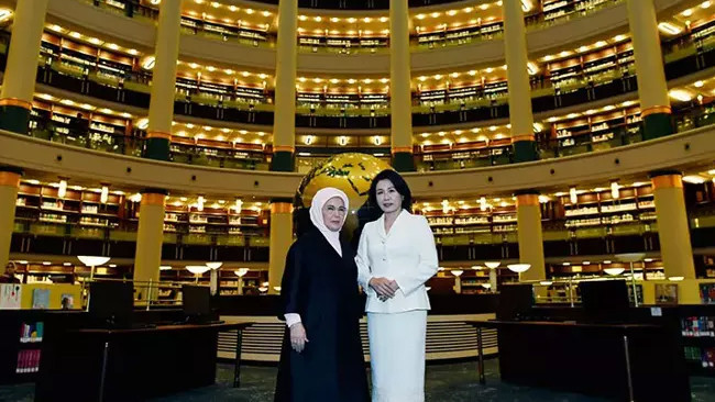 Emine Erdoğan'dan G&uuml;ney Kore Devlet Başkanı'nın eşi Kim ile programlarına ilişkin videolu paylaşım