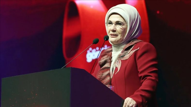 Emine Erdoğan'dan "Yankılar" Sergisi Paylaşımı