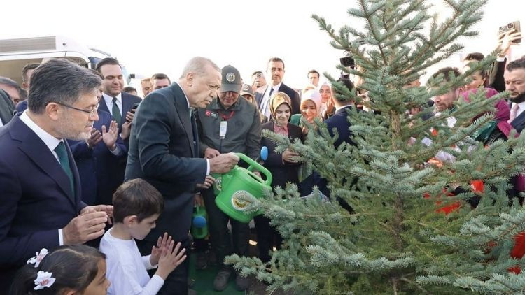 Erdoğan, Adına Dikilen Fidana Can Suyu Verdi: Fidan Dikme Rekoru Kıracağız