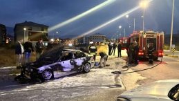 Erzincan'da Seyir Halindeki Araç Alev Alev Yandı: 2 Kişi Neyse Ki Kurtuldu!